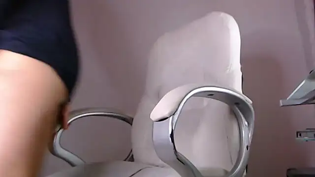 taylor cruz online show from October 2025 12:33:01 AM