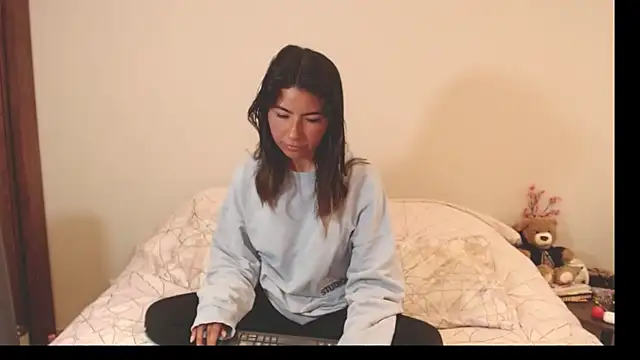 alice middlee online show from October 2025 04:48:02 PM