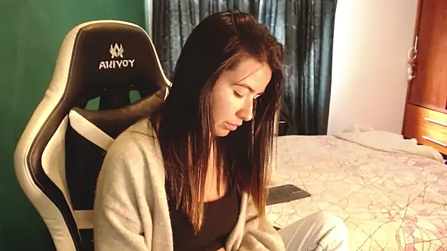 alice middlee online show from December 2025 07:21:01 PM