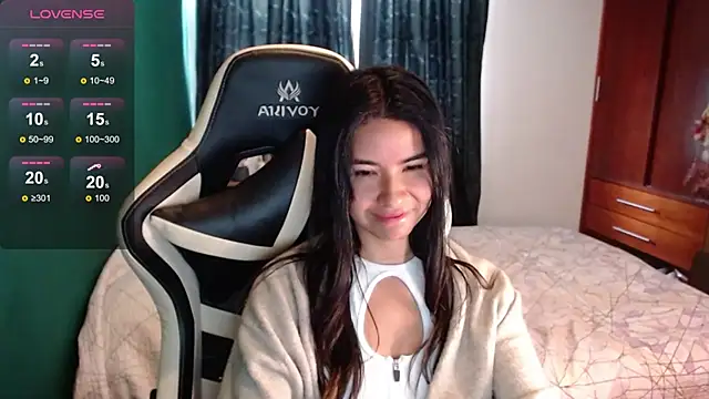 Snapshot of alice_middlee chatting on June 2026 02:40:01 PM alice middlee online show from June 2026 02:40:01 PM
