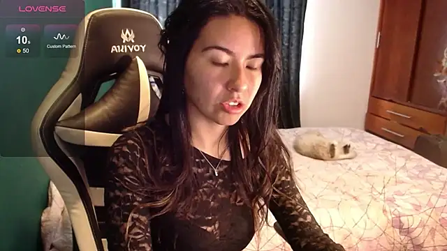Snapshot of alice_middlee chatting on June 2026 03:53:01 PM alice middlee online show from June 2026 03:53:01 PM