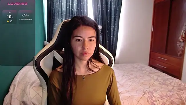 Snapshot of alice_middlee chatting on July 2026 06:56:01 PM alice middlee online show from July 2026 06:56:01 PM