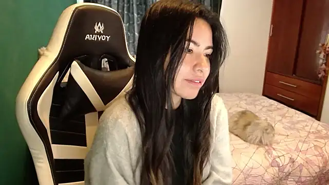 Snapshot of alice_middlee chatting on July 2026 03:47:02 PM alice middlee online show from July 2026 03:47:02 PM