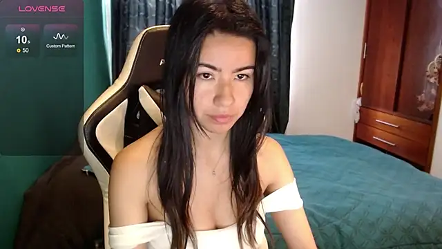 Snapshot of alice_middlee chatting on July 2026 02:04:01 PM alice middlee online show from July 2026 02:04:01 PM