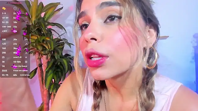 Snapshot of crisbell_lopez chatting on May 2026 12:39:01 AM crisbell lopez online show from May 2026 12:39:01 AM