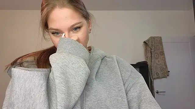 Snapshot of MiaKeler chatting on February 2025 05:53:01 PM MiaKeler online show from February 2025 05:53:01 PM