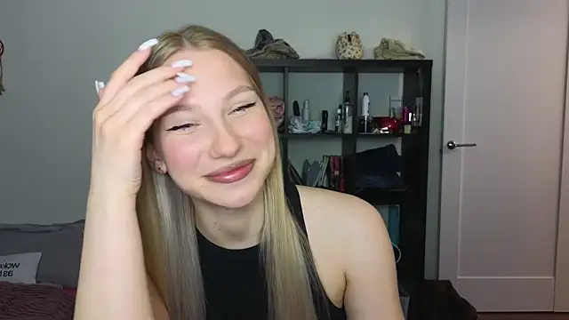 Snapshot of MiaKeler chatting on March 2025 05:05:02 PM MiaKeler online show from March 2025 05:05:02 PM