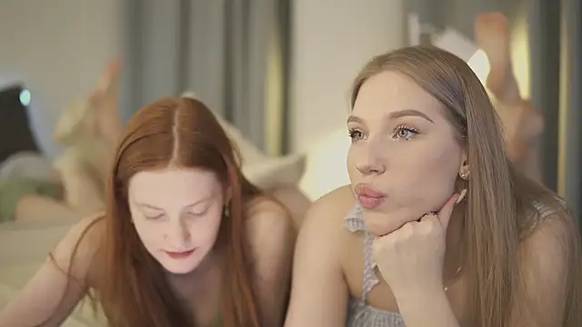 Snapshot of MiaKeler chatting on March 2025 05:21:01 PM MiaKeler online show from March 2025 05:21:01 PM