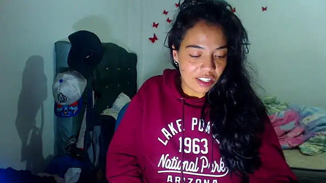 AmaraRoberts420 online show from December 2025 06:13:02 PM