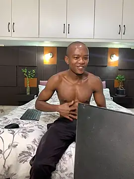 Snapshot of iCrushYenu chatting on February 2025 01:00:01 AM iCrushYenu online show from February 2025 01:00:01 AM