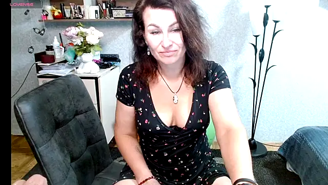 Snapshot of BeatriksS chatting on June 2026 06:40:01 PM BeatriksS online show from June 2026 06:40:01 PM