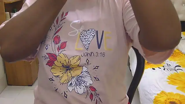 Snapshot of esita_1212 chatting on May 2026 04:47:01 PM esita 1212 online show from May 2026 04:47:01 PM