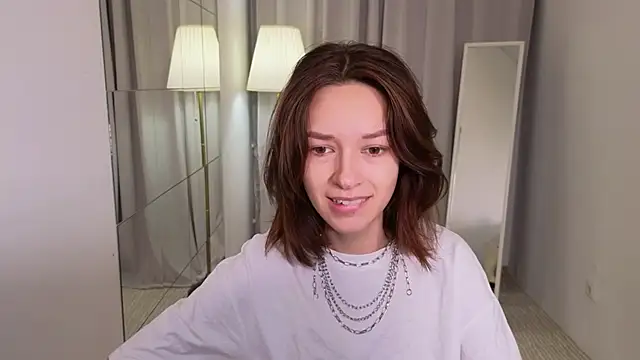 Snapshot of VivianLy_ chatting on December 2024 07:55:01 AM VivianLy online show from December 2024 07:55:01 AM