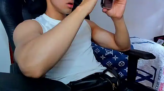 Tommy Bred online show from February 2025 05:40:01 PM