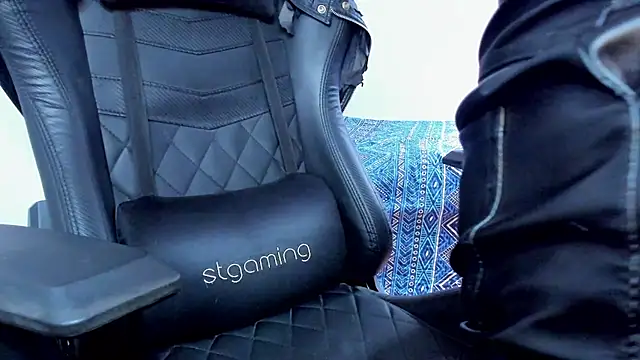 Tommy Bred online show from November 2025 05:09:01 PM