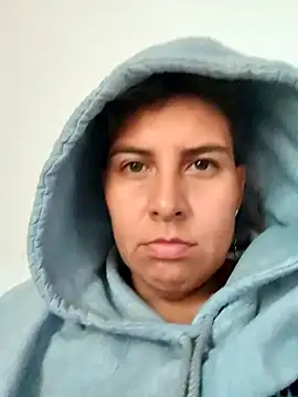 Yessi rousse online show from April 2026 03:20:02 PM