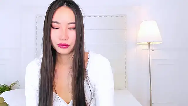 NaomiYuu online show from December 2025 02:51:02 AM