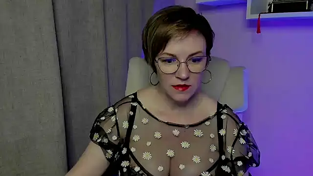Snapshot of feliziaDesire chatting on June 2026 06:30:01 AM feliziaDesire online show from June 2026 06:30:01 AM