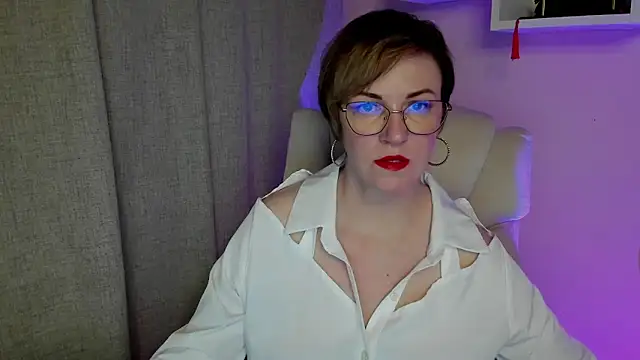 Snapshot of feliziaDesire chatting on June 2026 06:06:01 AM feliziaDesire online show from June 2026 06:06:01 AM