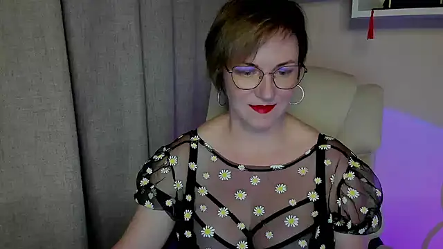 Snapshot of feliziaDesire chatting on June 2026 04:28:02 PM feliziaDesire online show from June 2026 04:28:02 PM
