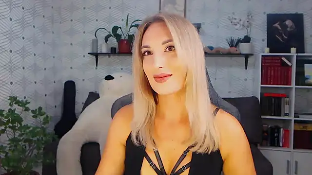Snapshot of MillaXQueen chatting on July 2026 11:28:01 AM MillaXQueen online show from July 2026 11:28:01 AM