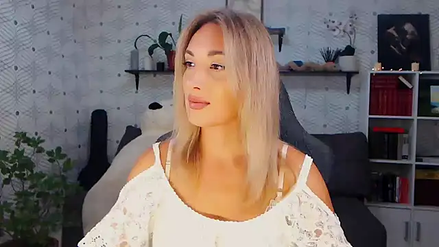 Snapshot of MillaXQueen chatting on July 2026 03:22:01 PM MillaXQueen online show from July 2026 03:22:01 PM