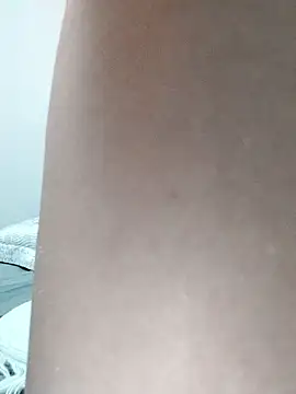 Snapshot of Yassmina11 chatting on October 2025 02:23:02 PM Yassmina11 online show from October 2025 02:23:02 PM