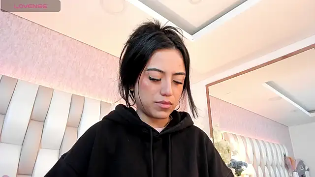 Snapshot of Rebeca_jones chatting on February 2025 12:05:02 PM Rebeca jones online show from February 2025 12:05:02 PM