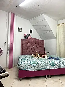 Snapshot of Rossestoner chatting on February 2026 03:43:01 AM Rossestoner online show from February 2026 03:43:01 AM