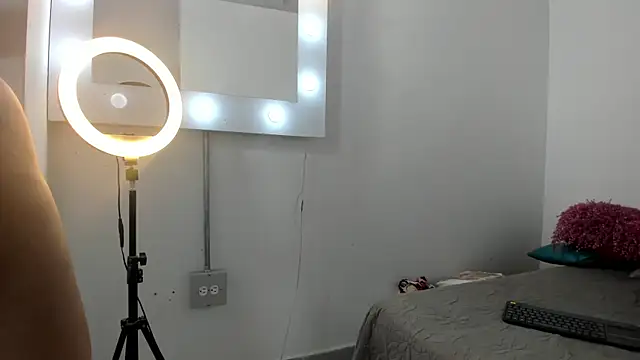 SEXXYLATINCOUPLE1 online show from November 2025 10:18:02 AM