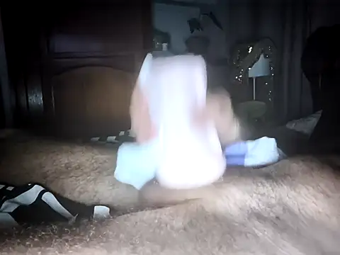 Snapshot of Hungthugl chatting on March 2026 05:52:02 PM Hungthugl online show from March 2026 05:52:02 PM