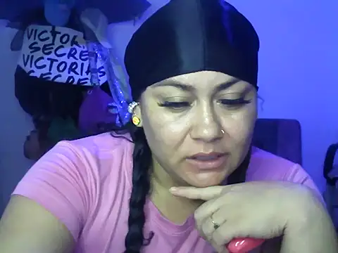 AliceFox Milf online show from February 2026 04:20:01 AM