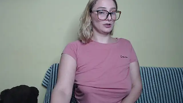 alicesweet21 online show from February 2025 10:19:01 PM