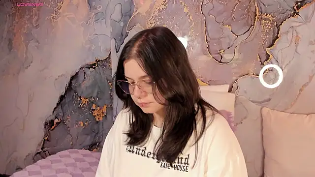 Snapshot of Mey_moon chatting on February 2026 04:24:01 AM Mey moon online show from February 2026 04:24:01 AM