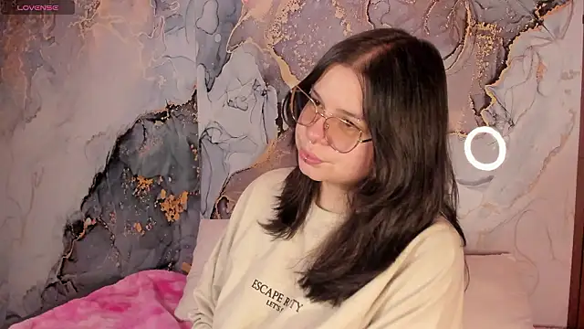 Snapshot of Mey_moon chatting on March 2026 05:42:01 AM Mey moon online show from March 2026 05:42:01 AM