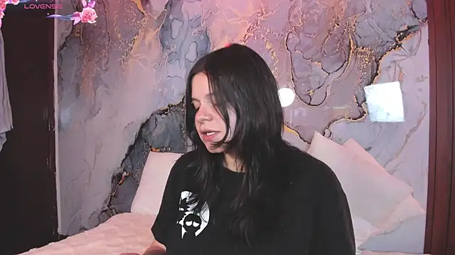 Snapshot of Mey_moon chatting on August 2026 04:00:01 AM Mey moon online show from August 2026 04:00:01 AM