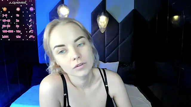 StephanieSweety online show from February 2025 01:53:02 PM