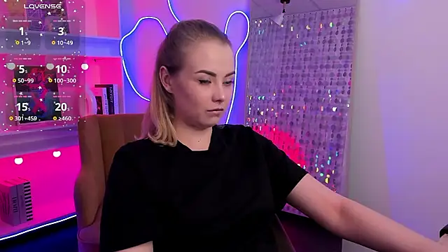 StephanieSweety online show from March 2026 05:18:01 PM