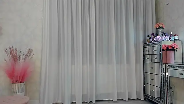 SeductiveButterfly online show from April 2026 09:21:02 PM