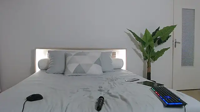 Snapshot of Crystal-dreamt chatting on March 2025 05:31:01 PM Crystal-dreamt online show from March 2025 05:31:01 PM