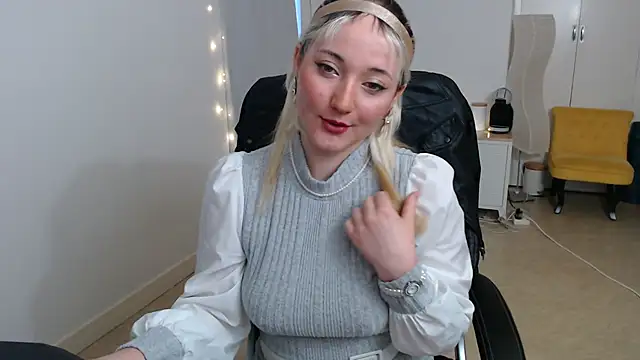 Snapshot of Crystal-dreamt chatting on October 2025 07:52:02 AM Crystal-dreamt online show from October 2025 07:52:02 AM