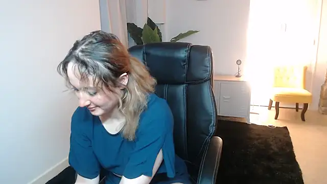 Crystal-dreamt online show from February 2026 01:09:02 PM