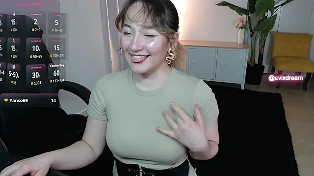 Snapshot of Crystal-dreamt chatting on May 2026 02:01:02 PM Crystal-dreamt online show from May 2026 02:01:02 PM