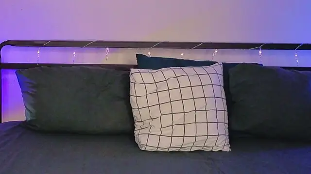 sinthiaroze online show from February 2026 04:44:01 PM