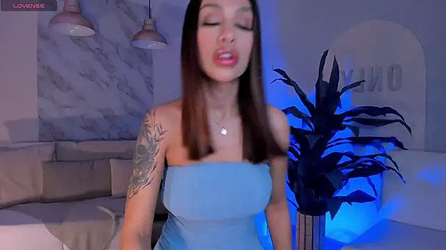 DannaCruz online show from February 2025 07:41:01 PM