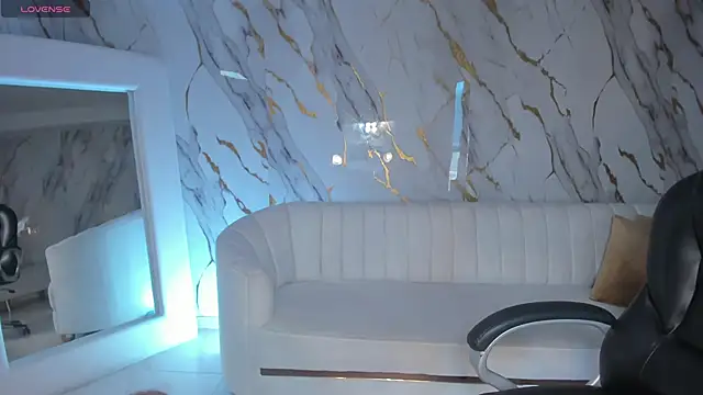 DannaCruz online show from October 2025 05:43:01 PM