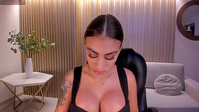 DannaCruz online show from November 2025 07:14:02 PM