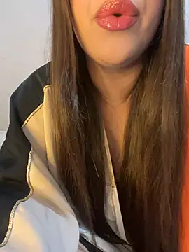 Snapshot of Mayacrayzi chatting on February 2025 08:20:02 PM Mayacrayzi online show from February 2025 08:20:02 PM