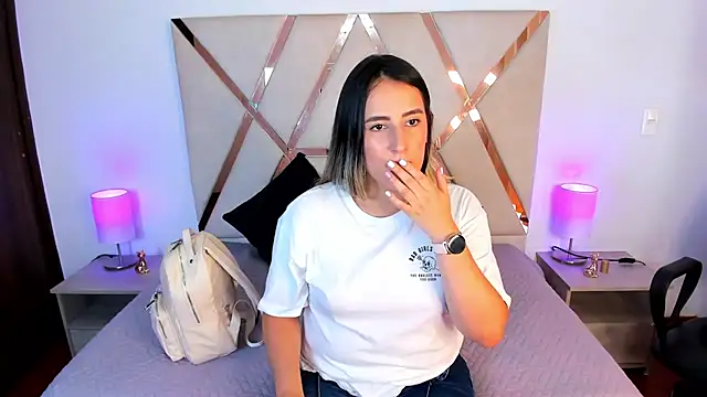 Hanna86 online show from October 2025 07:45:01 PM