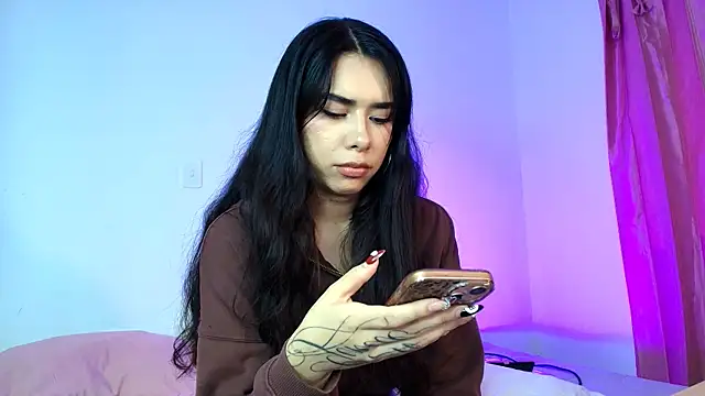 Snapshot of AmyOlimpo chatting on April 2026 11:17:01 PM AmyOlimpo online show from April 2026 11:17:01 PM
